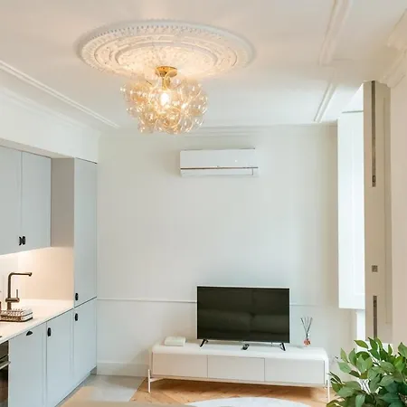 Apartman Elegant 1br Near Praca Comercio W/ Elevator And Ac