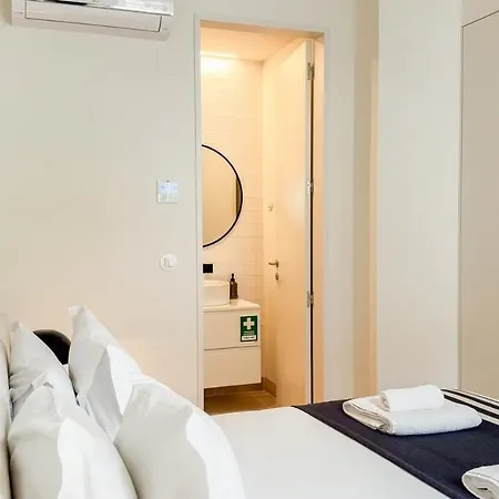 Elegant 1br Near Praca Comercio W/ Elevator And Ac *