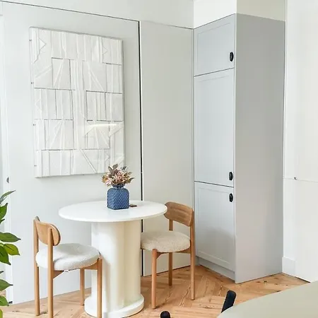 Elegant 1br Near Praca Comercio W/ Elevator And Ac Apartamento