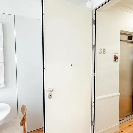 Apartman Elegant 1br Near Praca Comercio W/ Elevator And Ac Lisboa