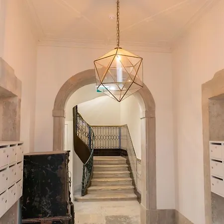 Elegant 1br Near Praca Comercio W/ Elevator And Ac Lisboa