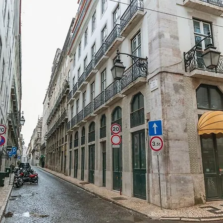 Elegant 1br Near Praca Comercio W/ Elevator And Ac Apartamento