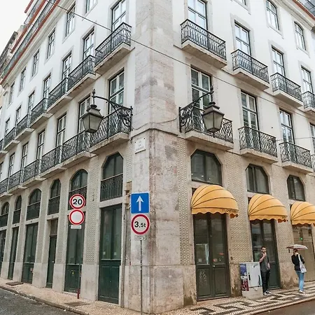Elegant 1br Near Praca Comercio W/ Elevator And Ac Lisbon